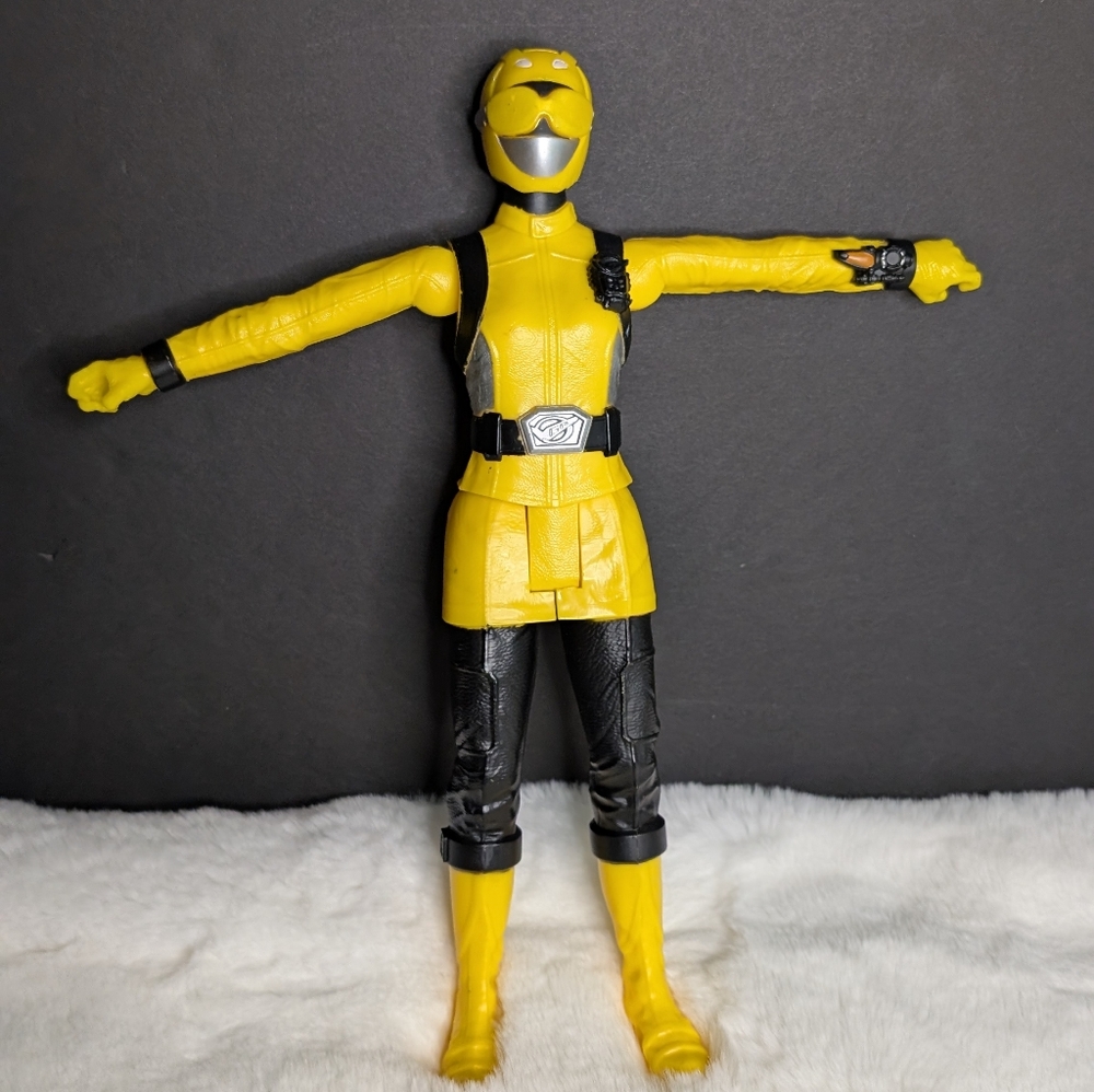 Yellow Power Ranger - Picture 4 of 7